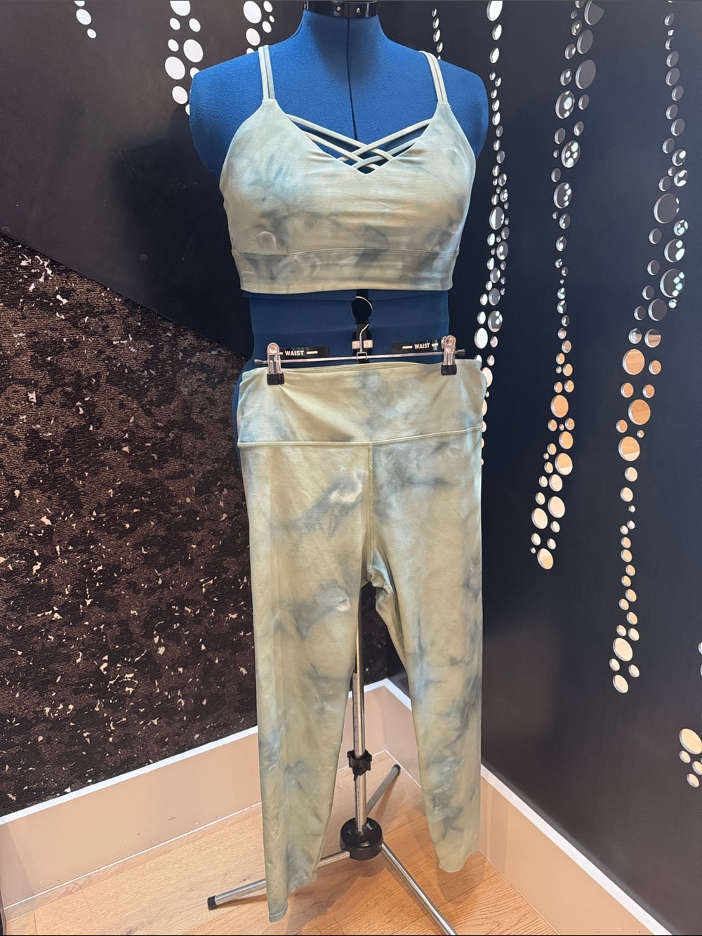 JoyLab Sage Tie-Dye Legging & Crisscross Sports Bra Set